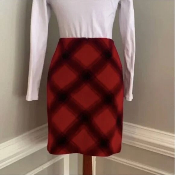 Talbots Red and Black Plaid Wool Alpaca Blend Pencil Skirt Size 4P - Picture 2 of 8